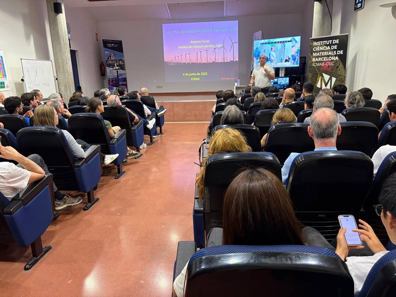 Antonio Turiel during the talk he gave at the ICMAB on June 4 2025 | ICMAB