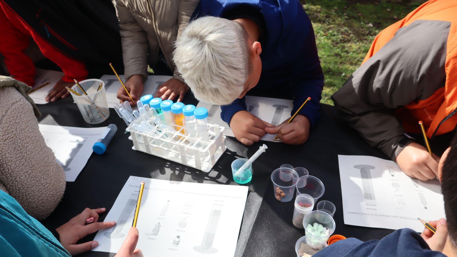 Experimenting with densities at ICMAB's garden