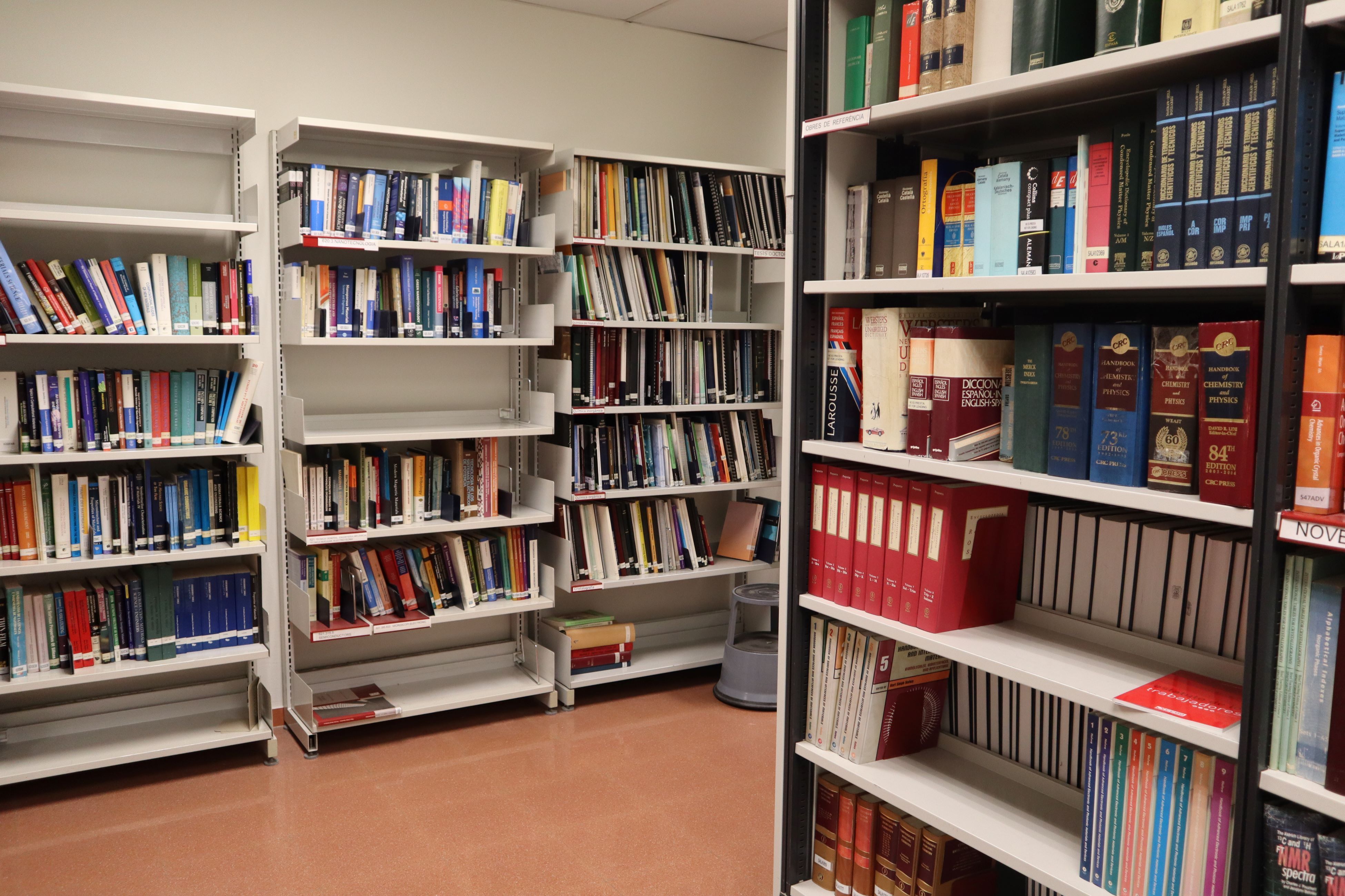 biblioteca-manuel-cardona