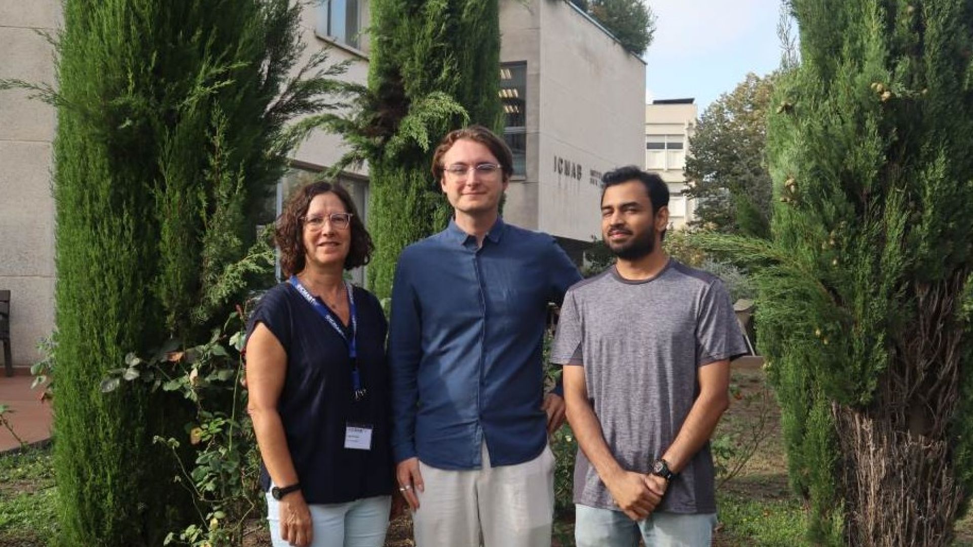 Teresa Puig, Mahel Voulhoux and Kapil Gupta at the ICMAB garden | ICMAB