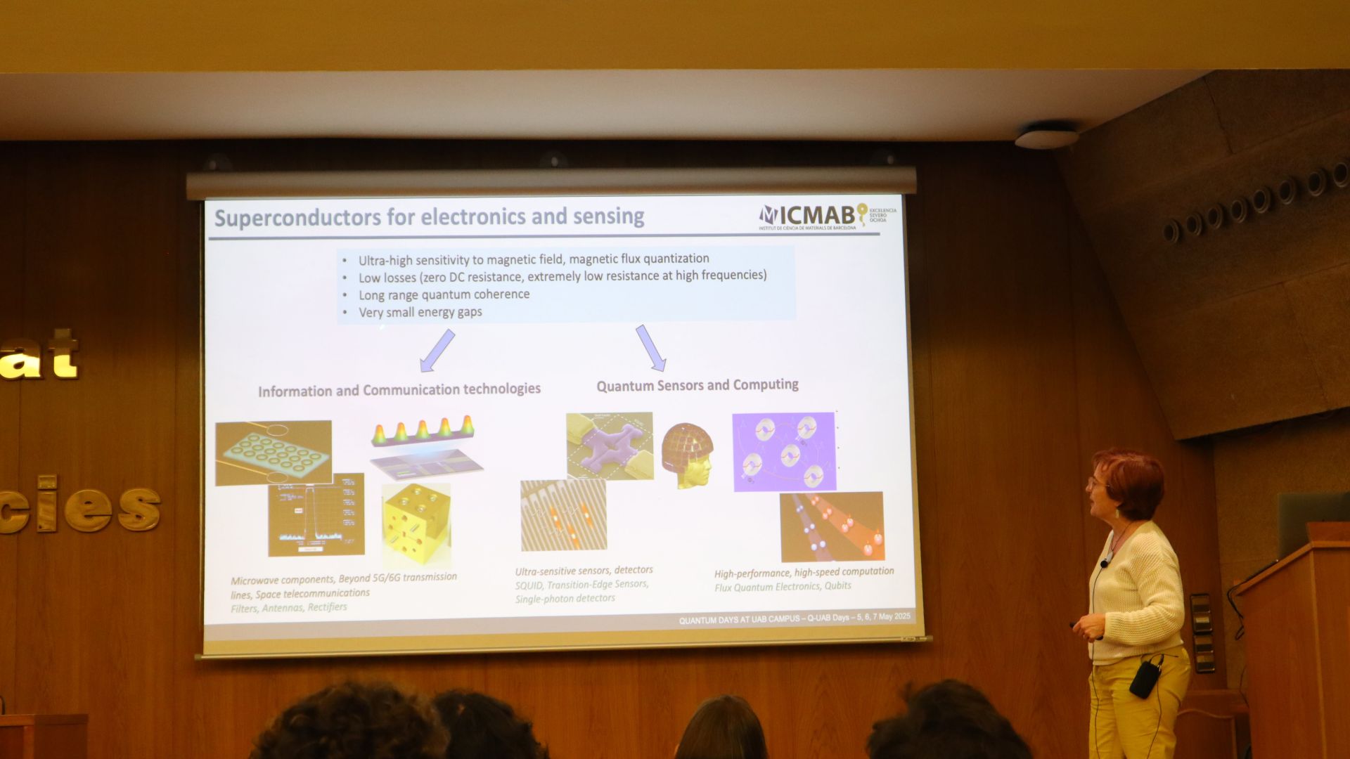 Lourdes Fàbrega giving a talk at the Quantum Days at UAB