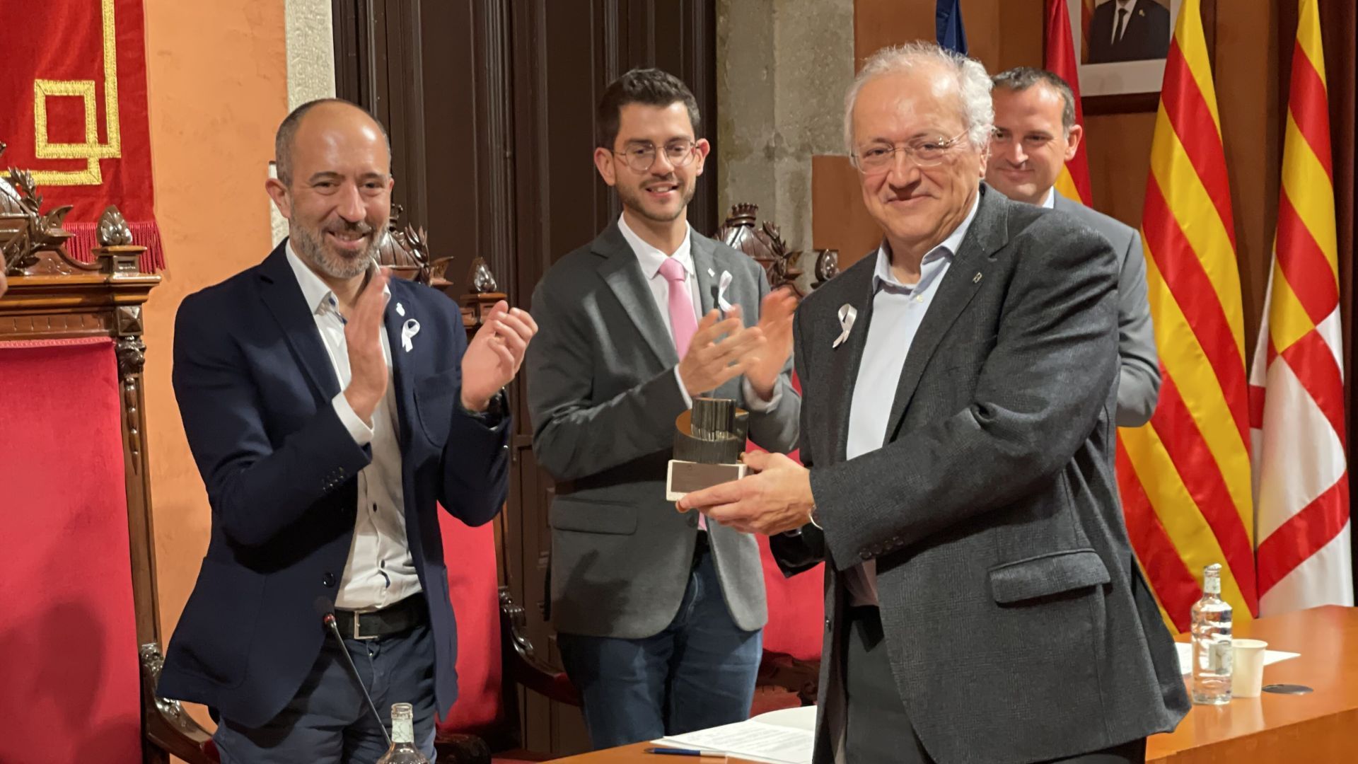 Xavier Obradors receiving the award | Ajuntament de Manresa