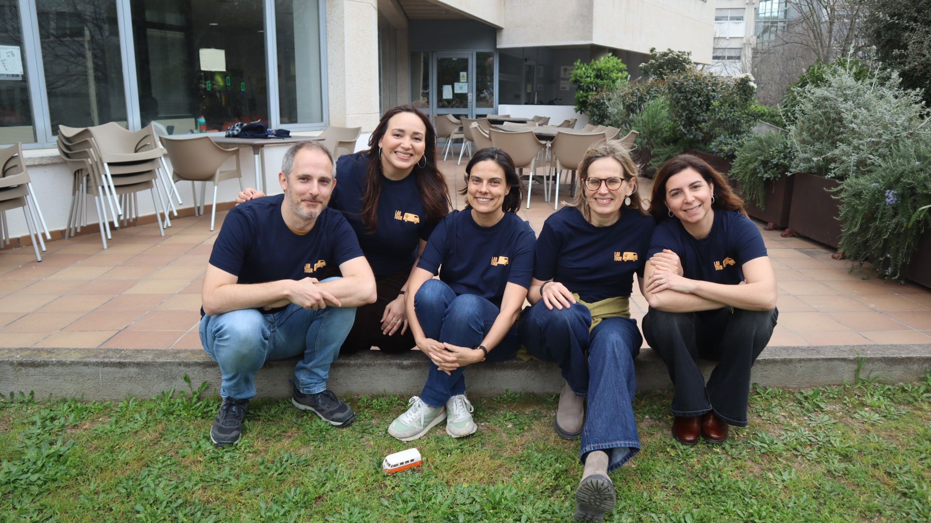 The LAB TOUR 2026 team. From left to right: Daniel Martín, Stefania Sandoval, Anna Laromaine, Judith Oró and Anna Crespi