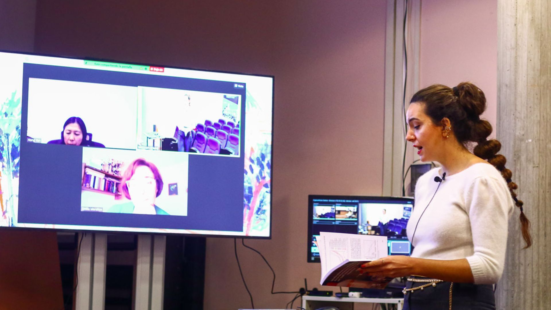Ana Begoña Buades presenting her PhD