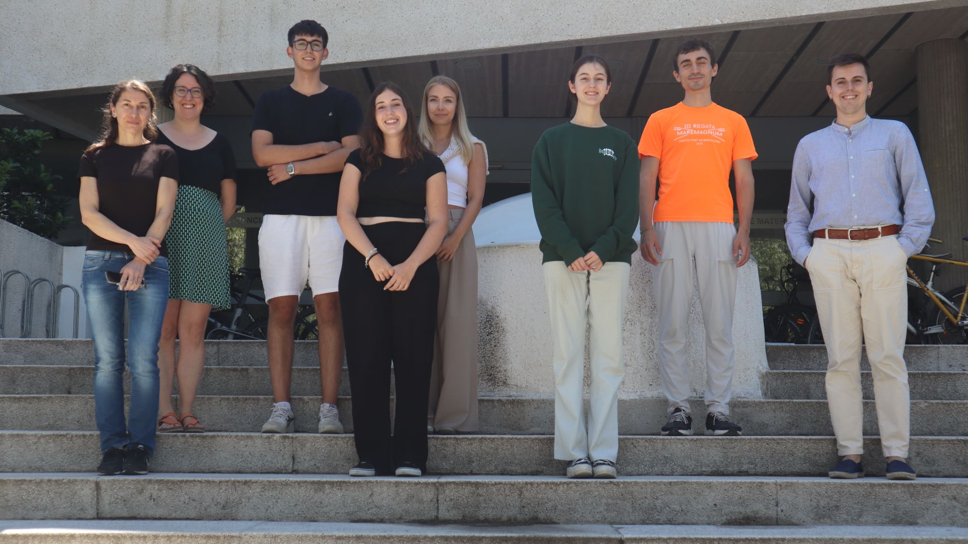 Students and hosts from the Joves i Ciència 2025