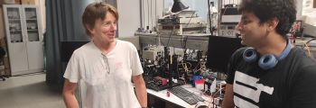 Jenny Nelson at the NANOPTO lab with one of its members | ICMAB, CSIC